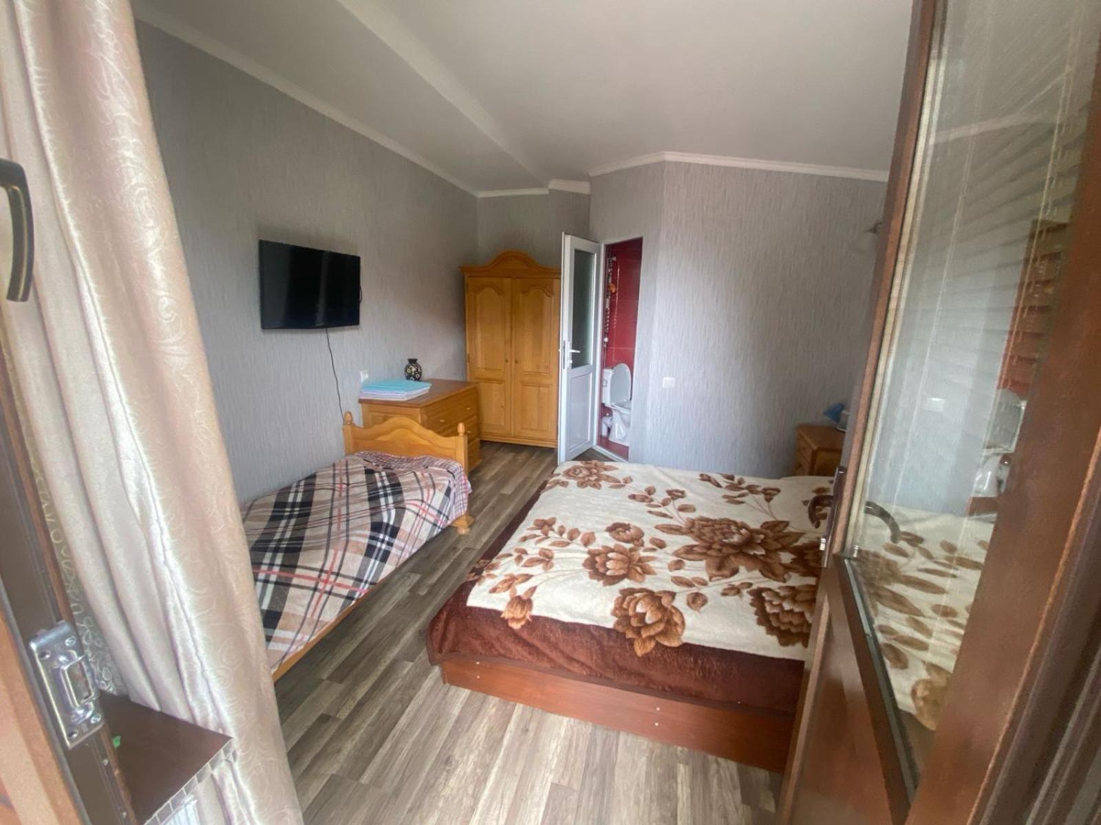 Archil And Nino Gigauri Guest House Kazbegi Exterior photo