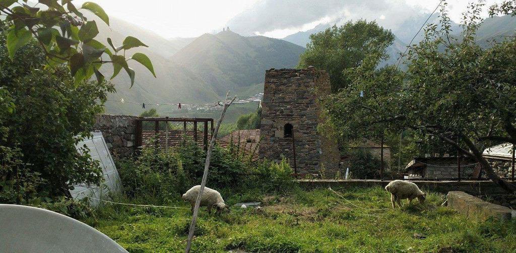 Archil And Nino Gigauri Guest House Kazbegi Exterior photo